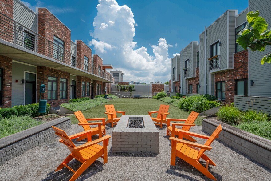 Building Photo - 2100 Acklen Flats