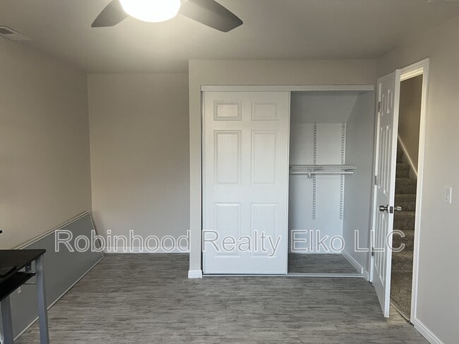 Building Photo - 1515 Glenmoor Dr