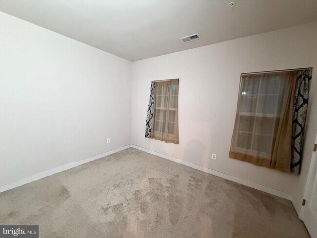 Building Photo - 4812 Crest View Dr