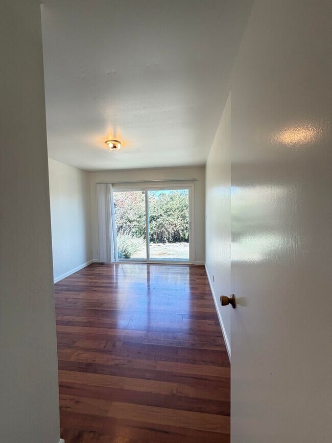 Building Photo - 3555 Magnolia Dr