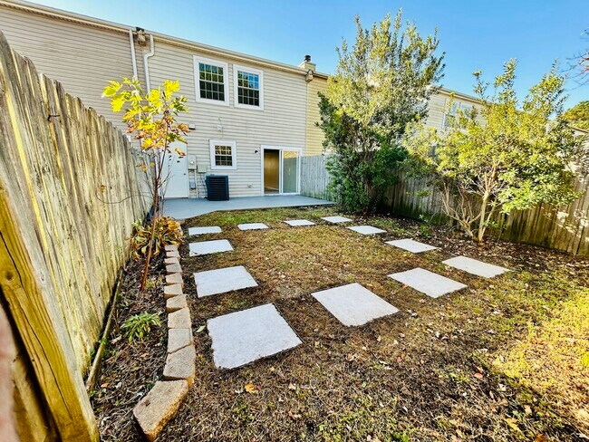 Building Photo - 718 Spence Cir