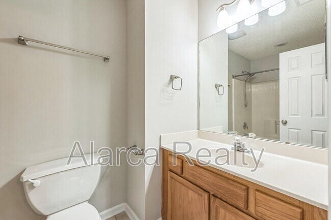 Building Photo - 8787 Robinson Forest Dr