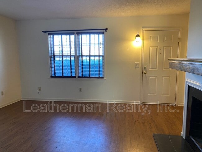 Building Photo - 738 Coventry Ln