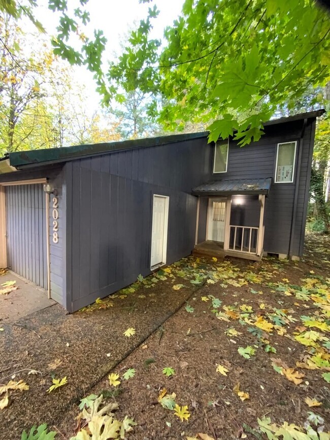 Building Photo - AVAILILBE NOW West Olympia 2bdr 1.5bath To...