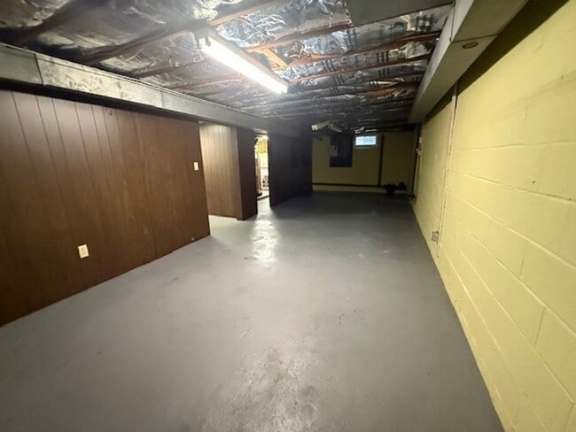 Building Photo - 2 BD  1 BA  South Colonie Schools
