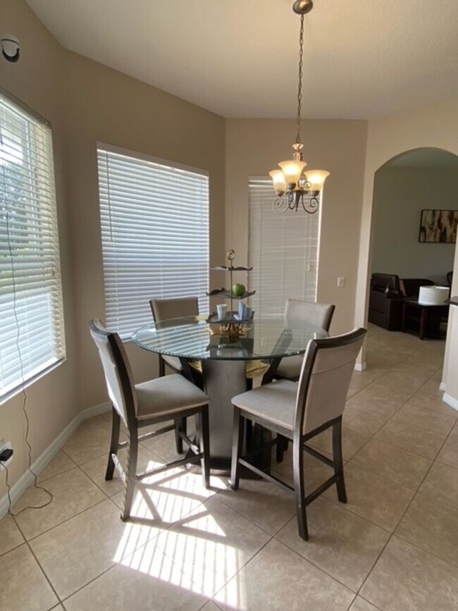 Building Photo - Beautiful 4 Bedroom 3 Bath Home in Ocoee