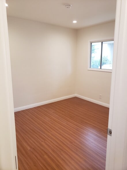 Building Photo - 2515 1/2 Foothill Blvd