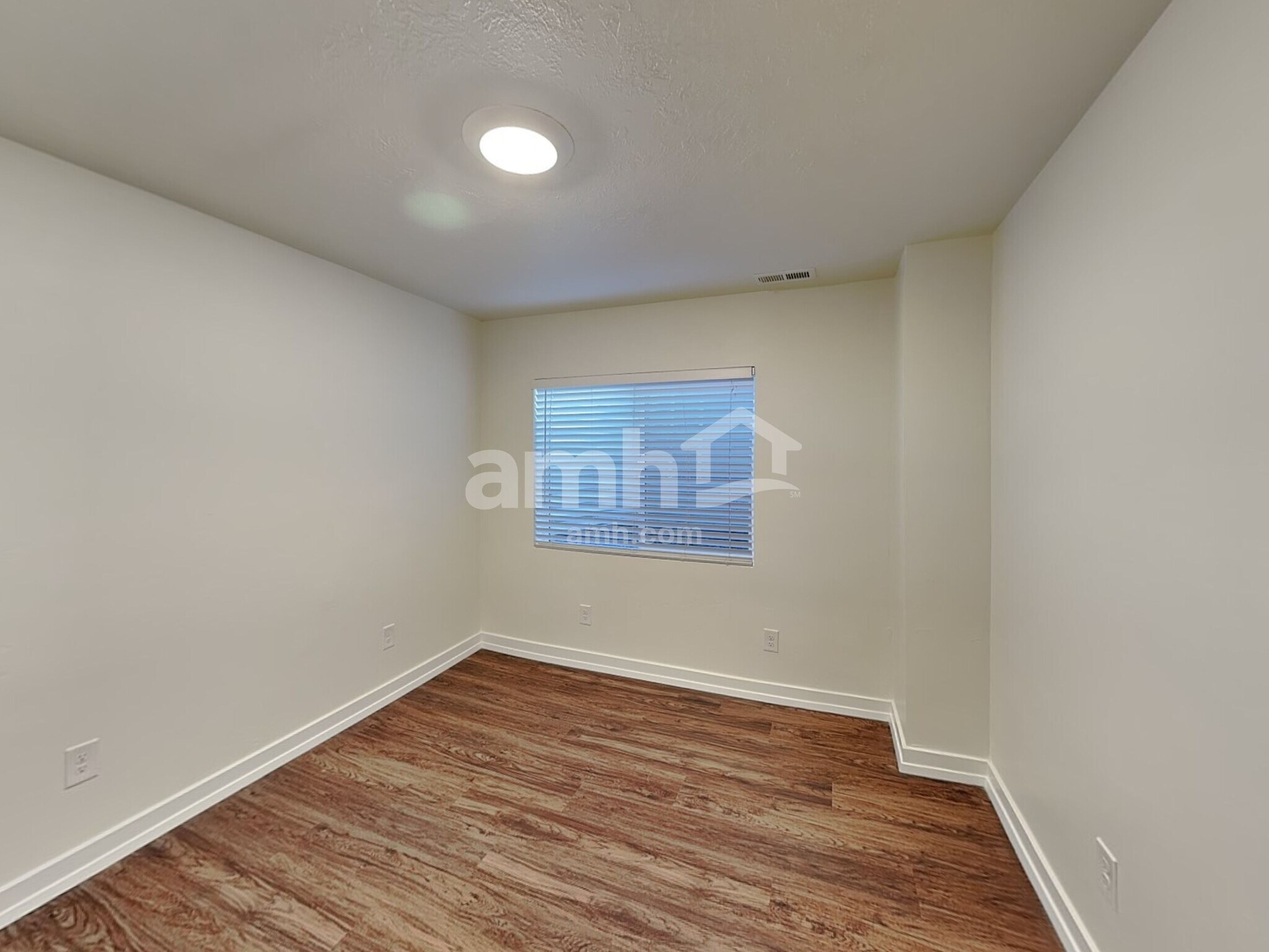 Building Photo - 4103 Dakota Dr