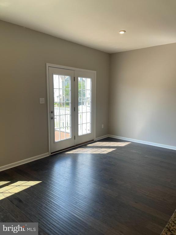 Building Photo - 331 S Parkway Dr