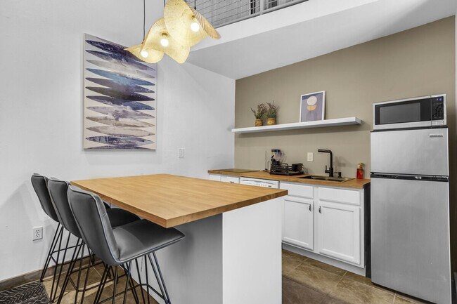 Building Photo - 5837 SW 32nd St