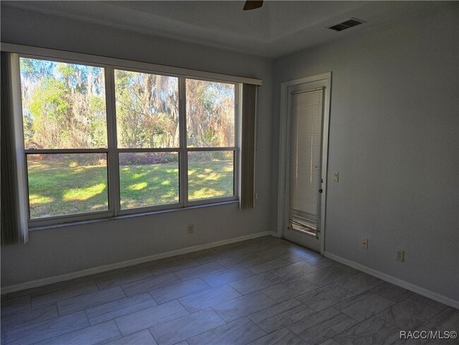 Building Photo - 2846 N Kittery Point