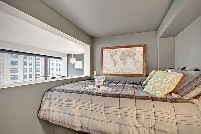 Building Photo - Sutton Place Condo in the heart of first hill