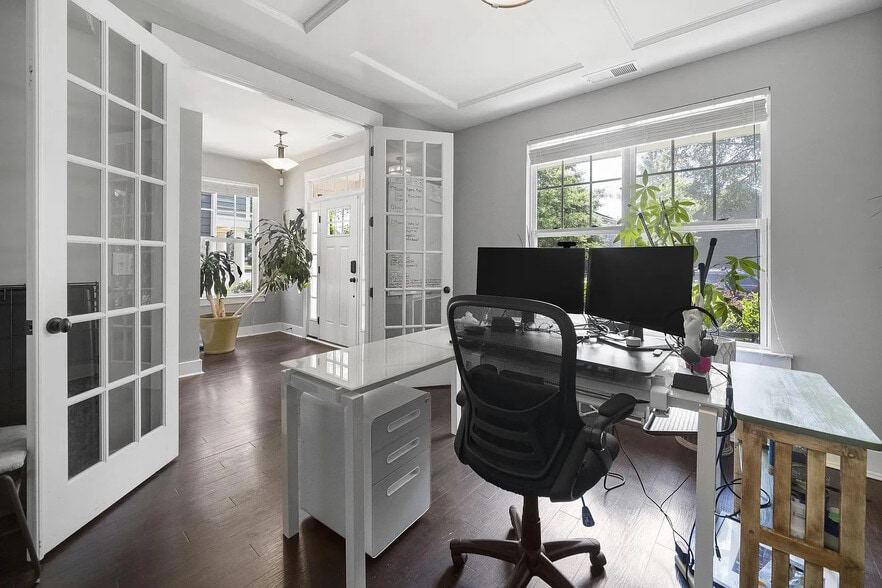 Building Photo - Room in House on Double Oaks Rd