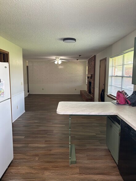 Living Area/Kitchen - 700 Victoria Dr