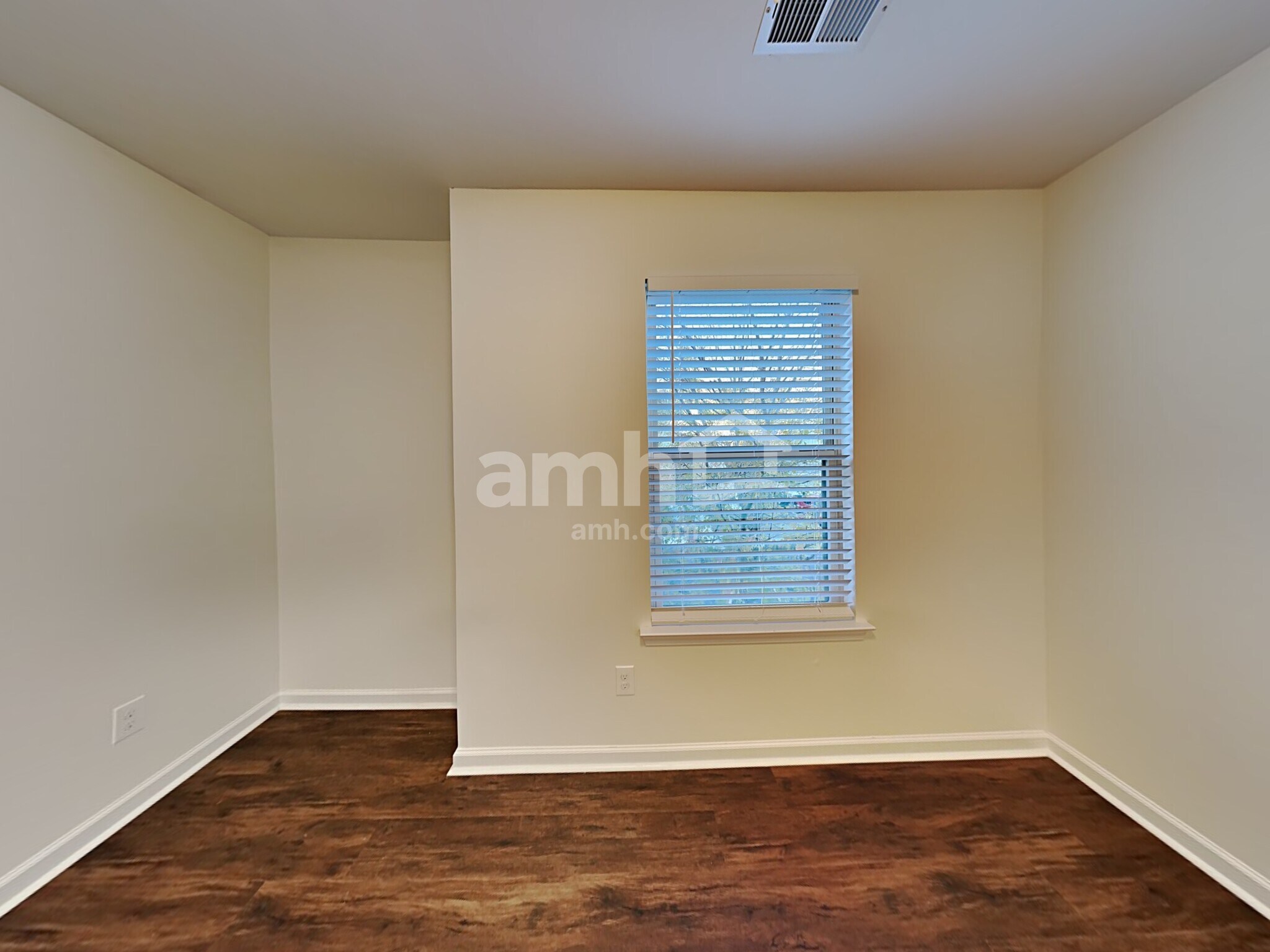 Building Photo - 977 Grenier Terrace NE