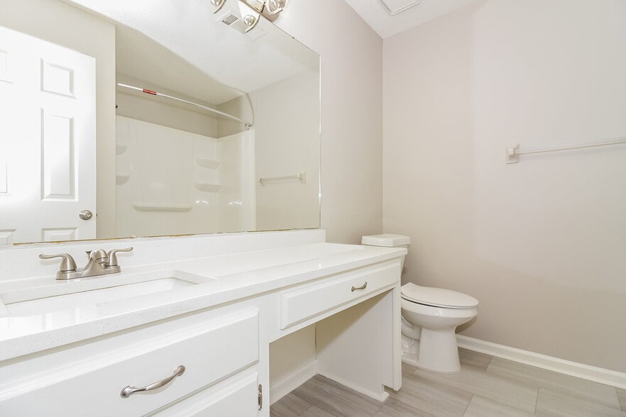 Building Photo - 8056 Sandywood Ln
