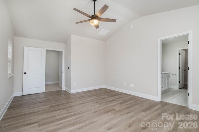 Building Photo - 2507 Lynbridge Dr