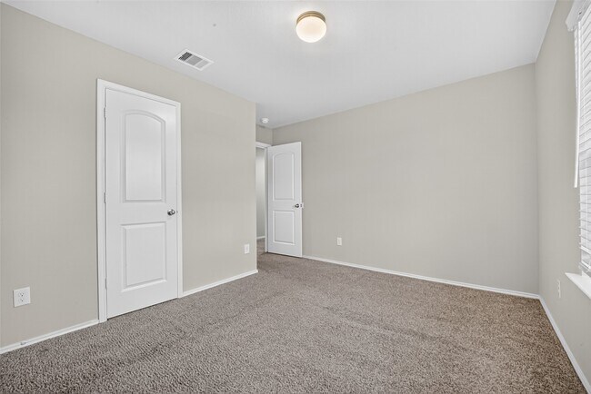 Building Photo - 2330 Georgina Falls Dr
