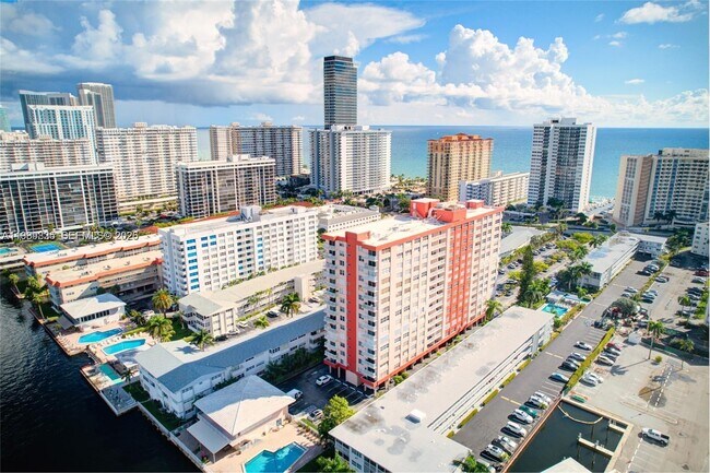 Building Photo - 3161 S Ocean Dr