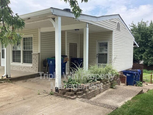 Building Photo - 563 Apex Dr
