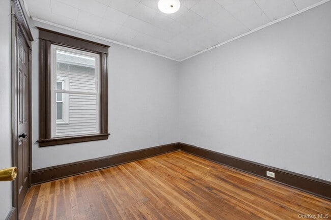 Building Photo - 148 Winnikee Ave