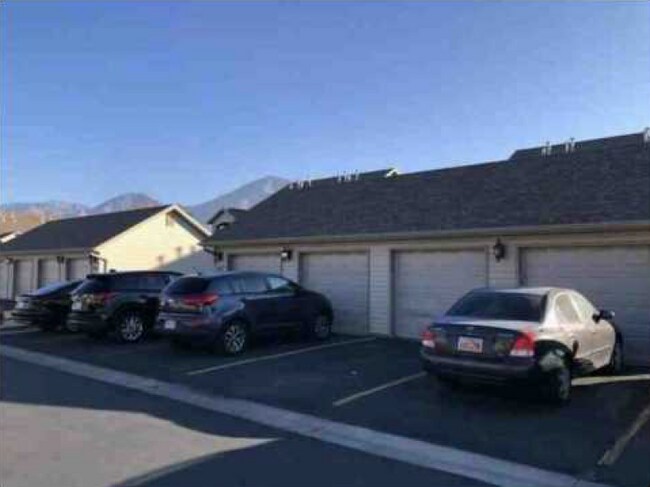 Building Photo - 467 S 2550 W