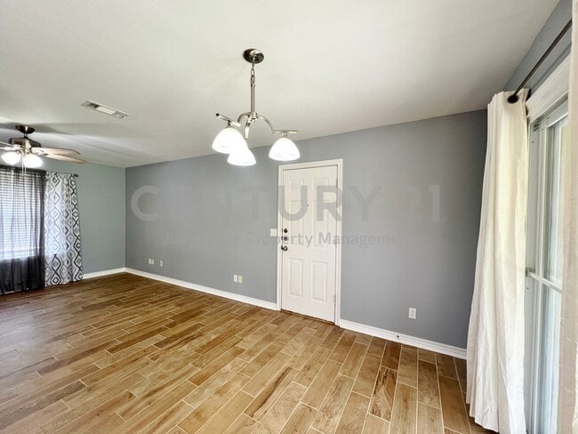 Building Photo - 408 W Morton Ave