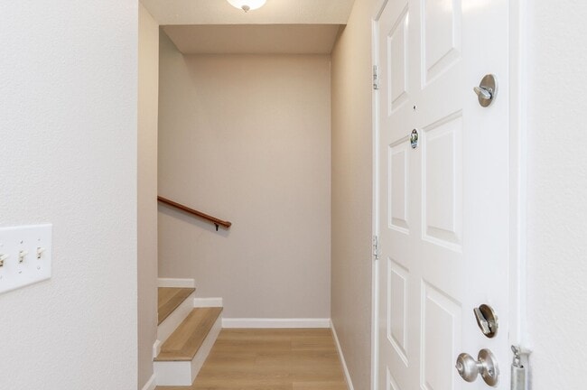 Building Photo - Sunny Potrero Hill 3BR / 1BA Townhome | Private Yard | YouTube Tour