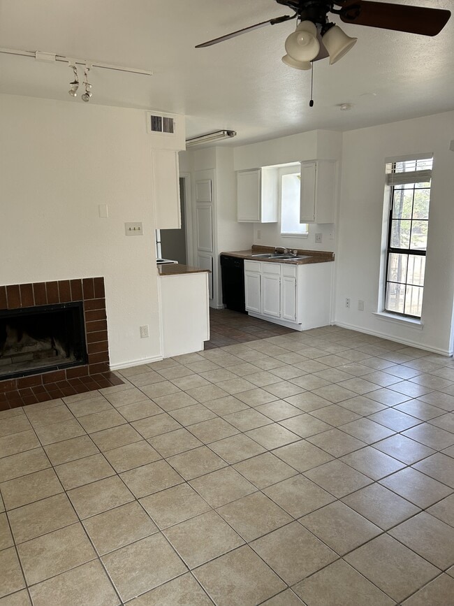 Primary Photo - 5801 Lake Hubbard Pkwy