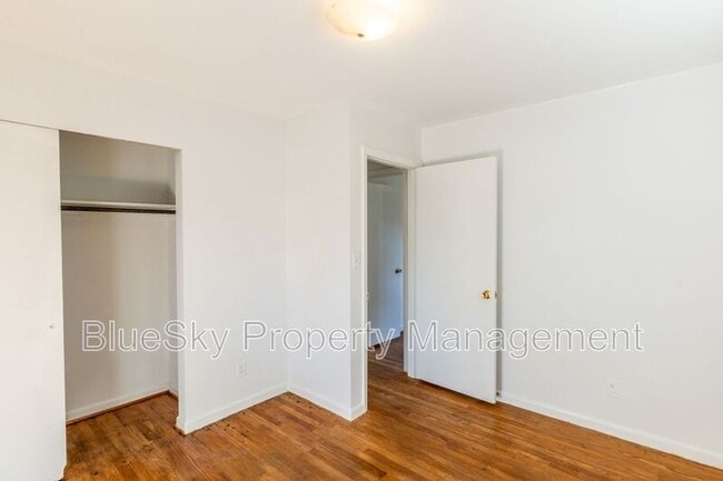 Building Photo - 104 Stratford Ct