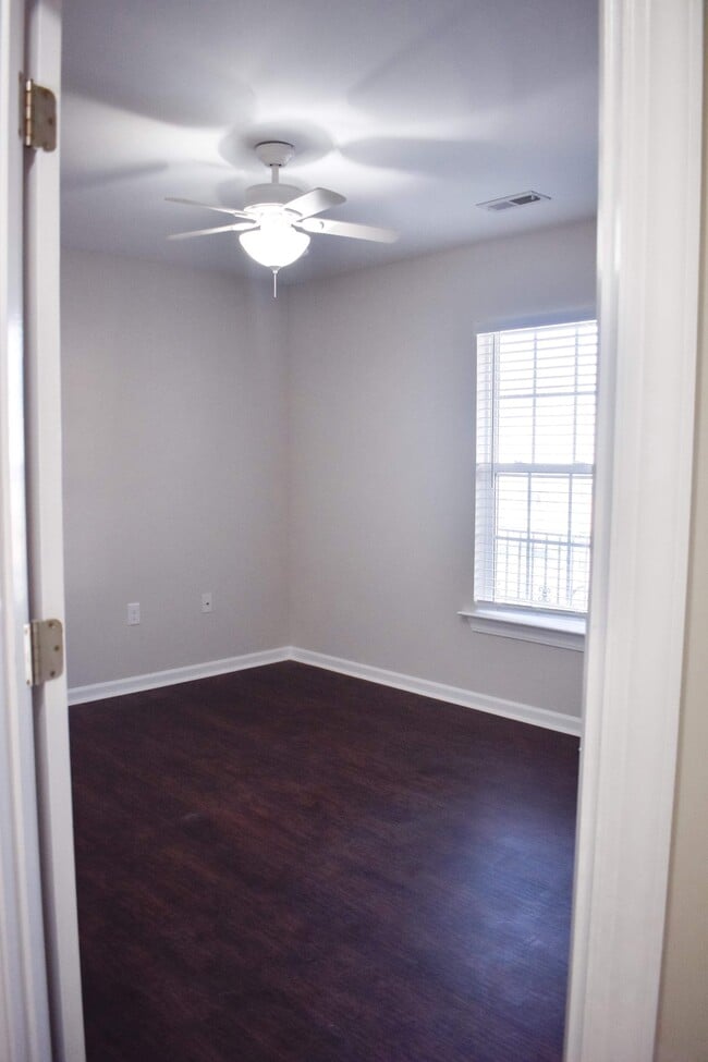 Building Photo - Deveron Townhome