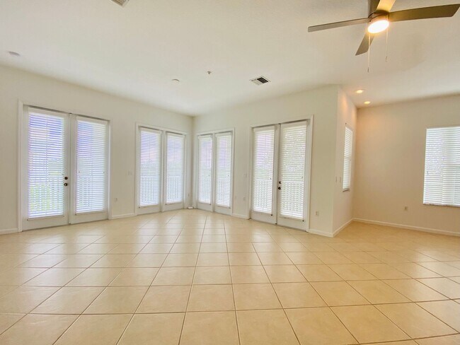 Building Photo - Baldwin Park Beauty! 3 Bed, 2 Bath 3rd Flo...