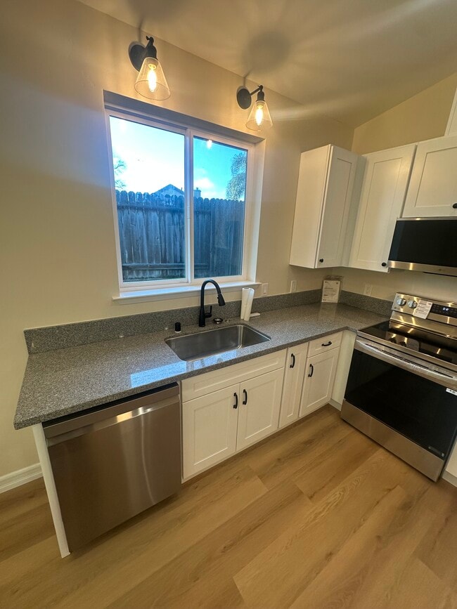 Building Photo - 12 Mast Ct