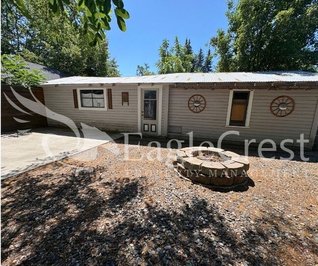 Building Photo - Beautifully Renovated Historic 3 Bedroom Home