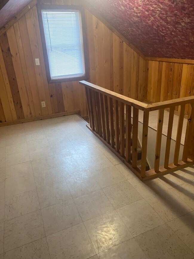 Building Photo - 3 Bedrooms, 2 Bathrooms Single Family Home in Brainerd, MN w/detached garage