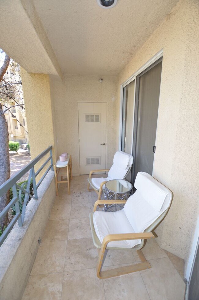 Building Photo - Newly Remodeled & Furnished Luxury Condo Rental near the Las Vegas Strip!