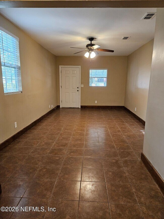 Building Photo - 848 Crestwood St