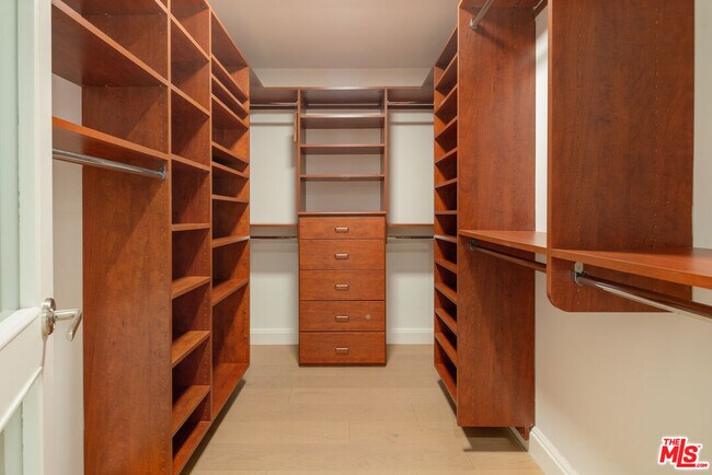 Building Photo - 211 S Spalding Dr