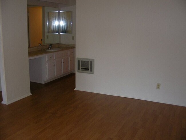 Building Photo - 23732 Hillhurst Dr