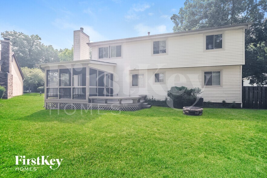 Building Photo - 833 Lindenhaven Rd
