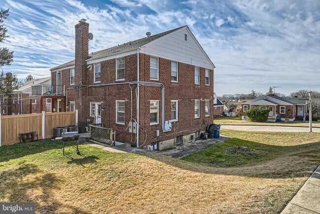 Building Photo - 3800 Cedarhurst Rd