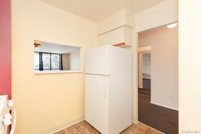 Building Photo - 1374 Midland Ave