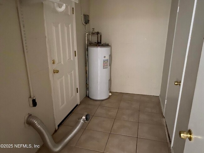 Building Photo - 1643 Rhonda Dr