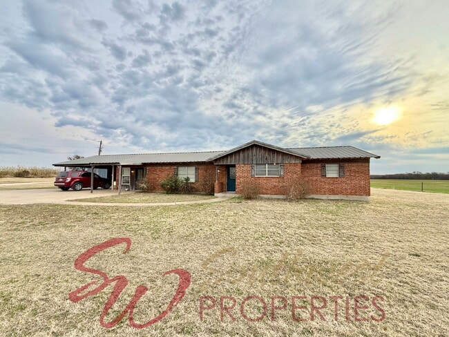 Building Photo - Well maintained 3 bedroom, 2 bathroom in the country