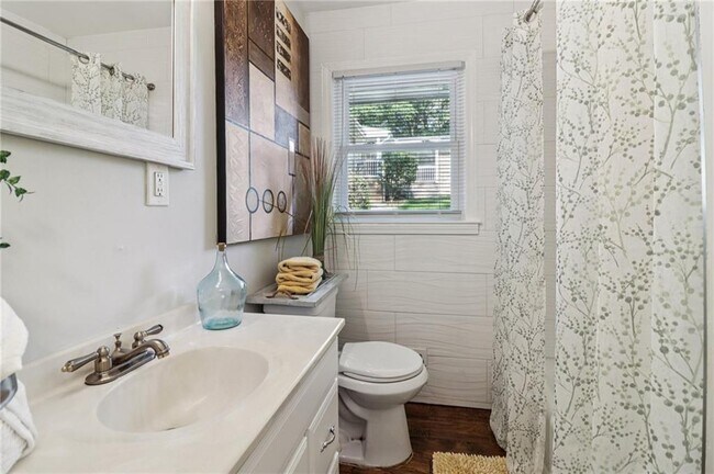 Building Photo - 2897 White Oak Dr