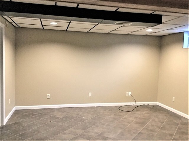 Building Photo - 161 Lakeview Dr
