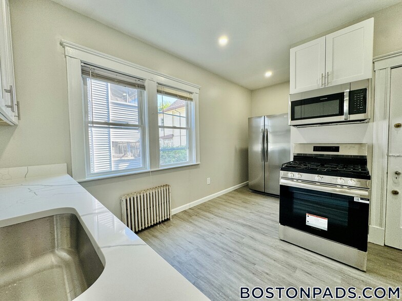 Building Photo - 45 Warner St