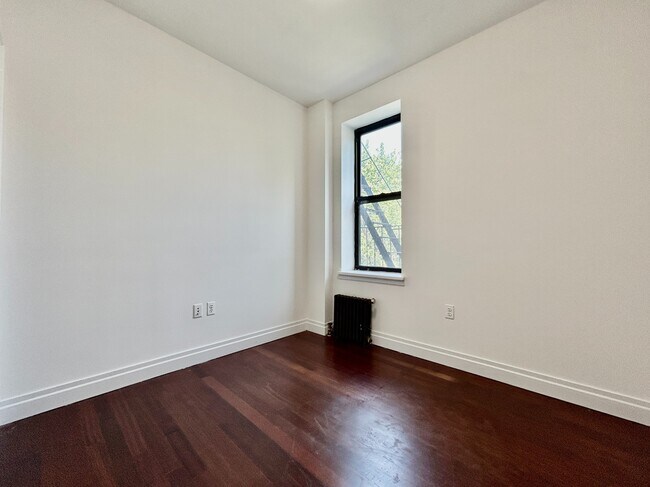 Building Photo - 607 W 137th St