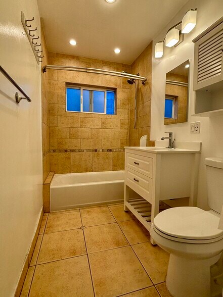 Unit 1 - 538 Brooks Ave