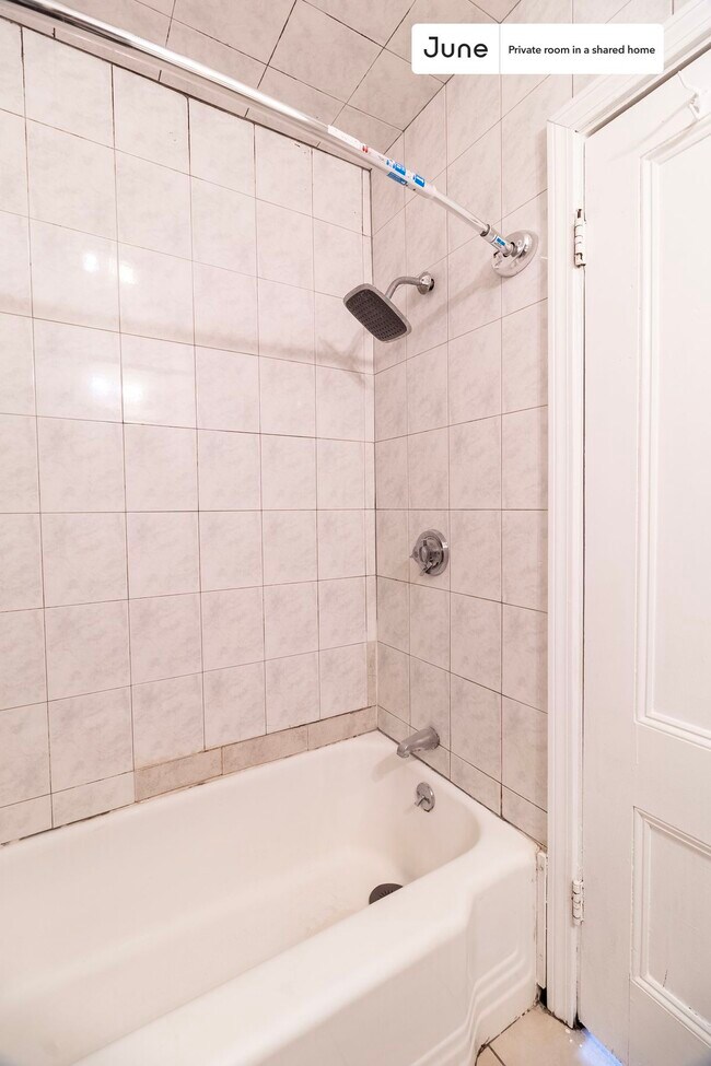 Building Photo - Room in Shared 4 bed/2 bath home